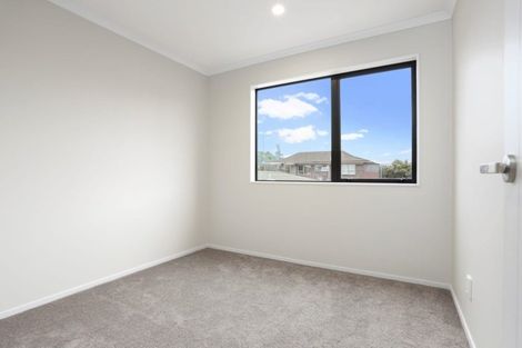 Photo of property in 10e Roberts Road, Te Atatu South, Auckland, 0610
