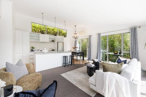 Photo of property in 16a Springdale Grove, Fitzherbert, Palmerston North, 4410