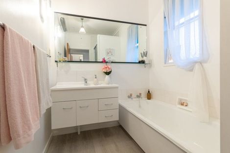 Photo of property in 42a Elmira Avenue, Hokowhitu, Palmerston North, 4410