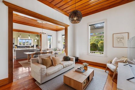 Photo of property in 6 Thompson Road, Bluff Hill, Napier, 4110