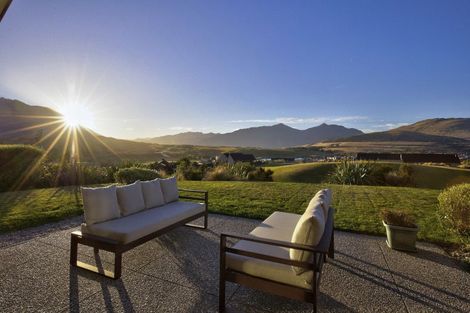 Photo of property in 3 Pioneer Court, Jacks Point, Queenstown, 9371