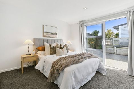 Photo of property in 11a Pinkerton Grove, Newlands, Wellington, 6037