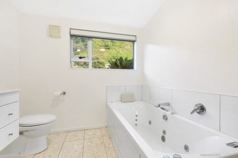 Photo of property in 277 Queens Drive, Lyall Bay, Wellington, 6022