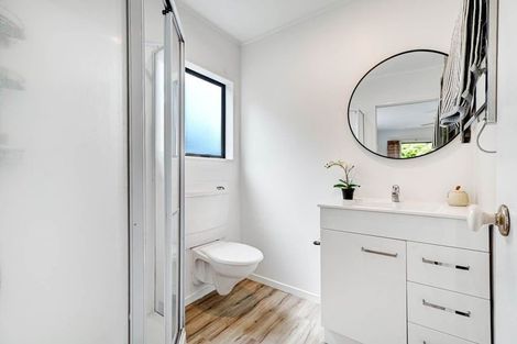 Photo of property in 8 Stitchbird Close, Murrays Bay, Auckland, 0630