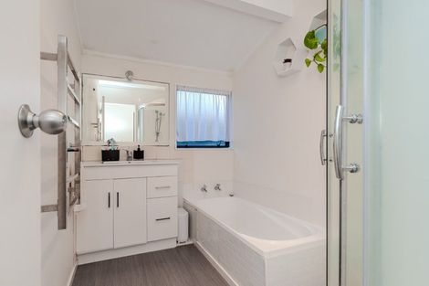 Photo of property in 5 Peter Button Place, Johnsonville, Wellington, 6037