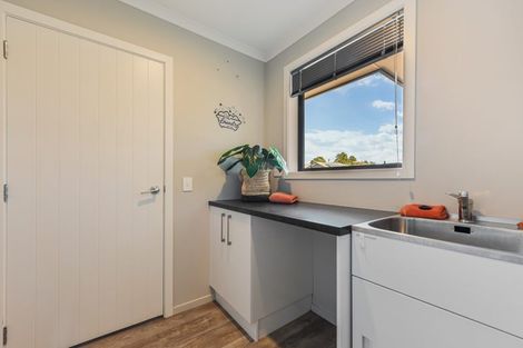 Photo of property in 10 Les Wakefield Road, Mapua, 7005