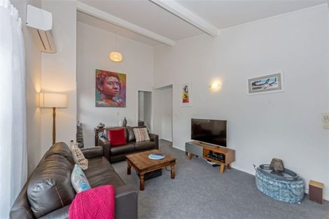 Photo of property in 31 Oteha Valley Road, Northcross, Auckland, 0632
