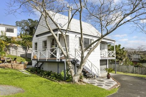 Photo of property in 6a D'oyly Drive, Stanmore Bay, Whangaparaoa, 0932
