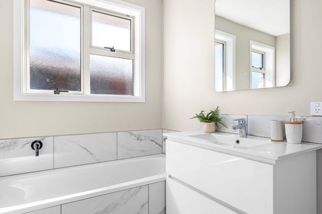 Photo of property in 1/5a Rossiter Avenue, Redwood, Christchurch, 8051