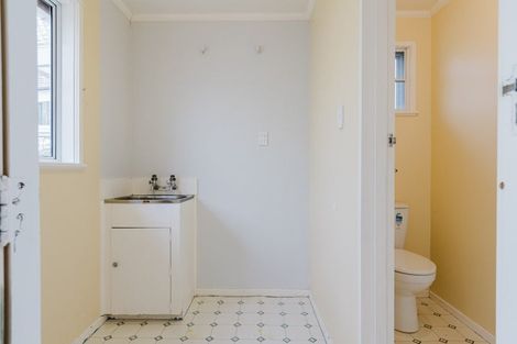 Photo of property in 5 Panako Place, Awapuni, Palmerston North, 4412