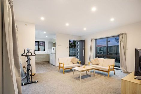 Photo of property in 30b Doone Place, Massey, Auckland, 0614