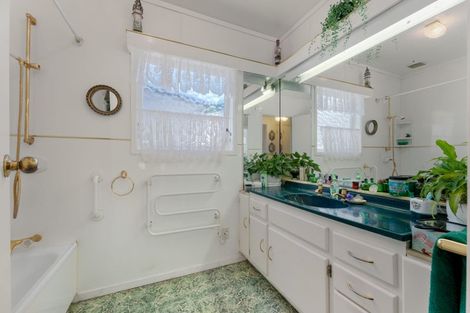 Photo of property in 43 Neal Avenue, Glenfield, Auckland, 0629