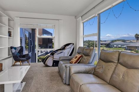 Photo of property in 16 Links Drive, Waiwhakaiho, New Plymouth, 4312