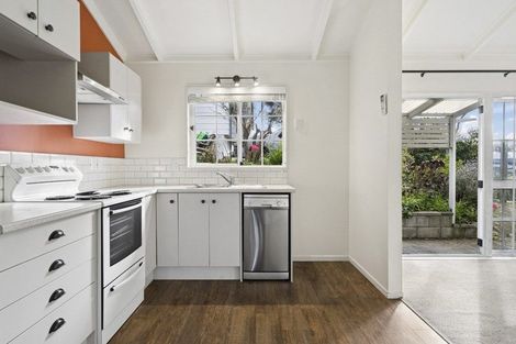 Photo of property in 35-37 William Street, Waikanae Beach, Waikanae, 5036