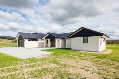 Photo of property in 270 Valley Views, Fitzherbert, Palmerston North, 4472