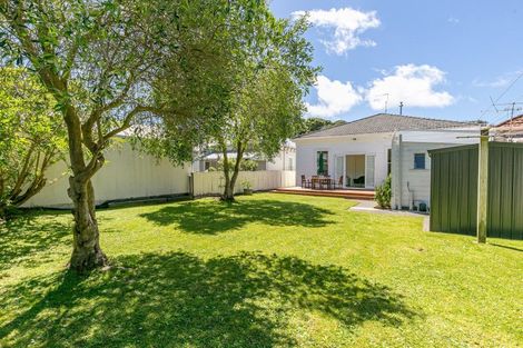 Photo of property in 54 Kilbirnie Crescent, Kilbirnie, Wellington, 6022