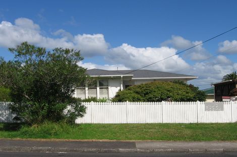 Photo of property in 36 Strid Road, Te Atatu South, Auckland, 0610