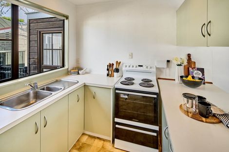 Photo of property in 122 Cambridge Terrace, Fairfield, Lower Hutt, 5011