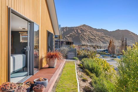 Photo of property in 23 Kereru Crescent, Wanaka, 9305