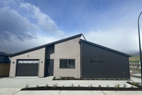 Photo of property in 37 Shelduck Road, Jacks Point, 9371