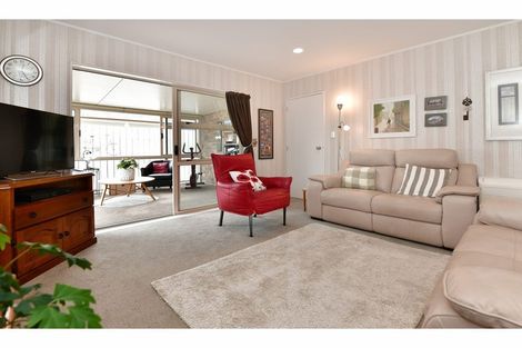 Photo of property in 2/11 Milton Road, Orewa, 0931