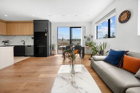 Photo of property in 6a Raeben Avenue, Hillcrest, Auckland, 0627