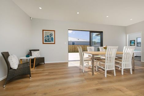 Photo of property in 39 Mcindoe Road, Kumeu, 0810