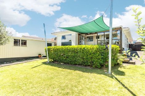 Photo of property in 4214a/2 Great North Road, Glendene, Auckland, 0602