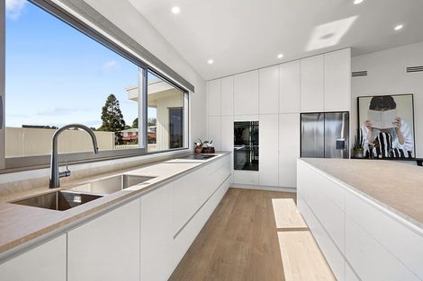 Photo of property in Mangorei Road, Strandon, 4312