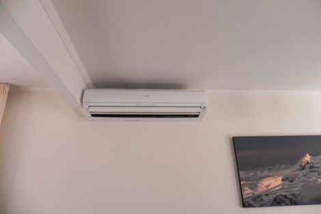 Photo of property in 70a Churton Drive, Churton Park, Wellington, 6037