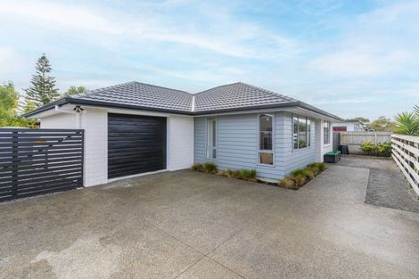 Photo of property in 27a Oriwa Street, Waikanae, 5036