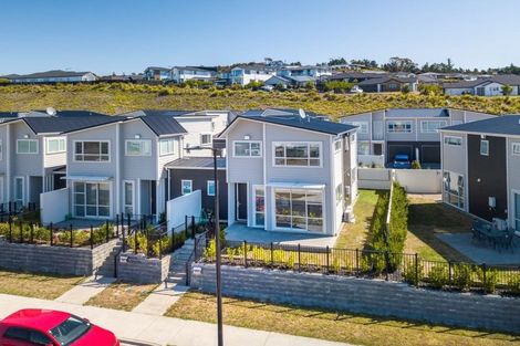 Photo of property in 101 Karepiro Drive, Stanmore Bay, Whangaparaoa, 0932
