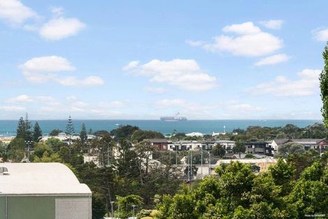 Photo of property in 5 Cheryl Place, Hillcrest, Auckland, 0627