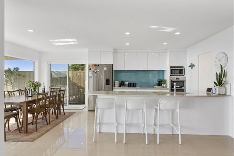 Photo of property in 85 Karewa Parade, Papamoa Beach, Papamoa, 3118