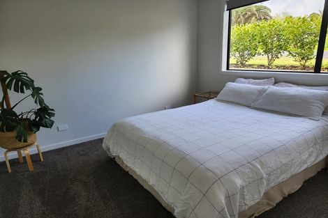 Photo of property in 2 Wairau Road, Oakura, 4374
