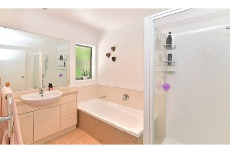 Photo of property in 10 Seamount Drive, Red Beach, 0932