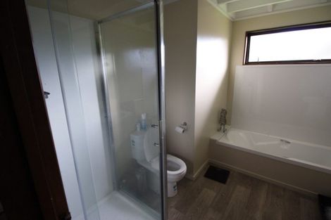 Photo of property in 6 Adams Place, Kelvin Grove, Palmerston North, 4414