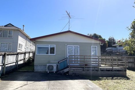 Photo of property in 1/64 Hogans Road, Glenfield, Auckland, 0629