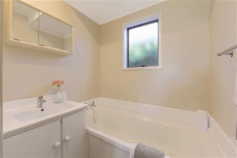 Photo of property in 2/36 Shanaway Rise, Hillcrest, Auckland, 0627