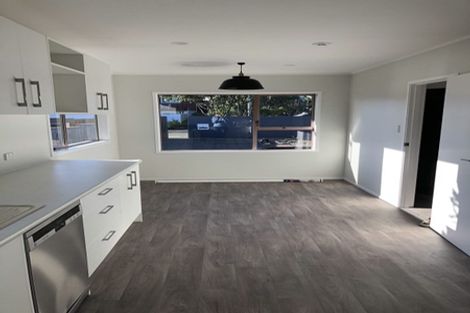 Photo of property in 8 Heaton Grove, Chatswood, Auckland, 0626