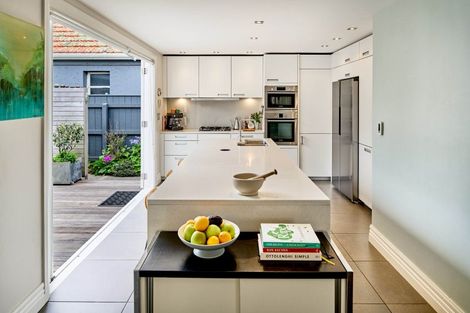 Photo of property in 292 The Parade, Island Bay, Wellington, 6023