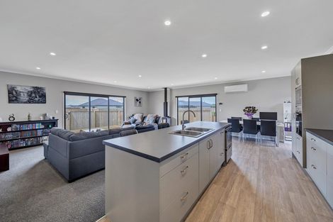 Photo of property in 8 Reremoana Close, Hawera, 4610