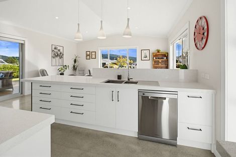 Photo of property in 14 Topping Place, Whitianga, 3510