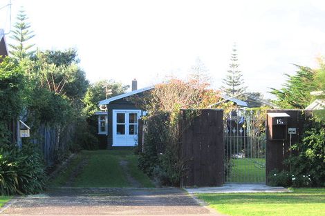 Photo of property in 15a Rauparaha Street, Waikanae Beach, Waikanae, 5036