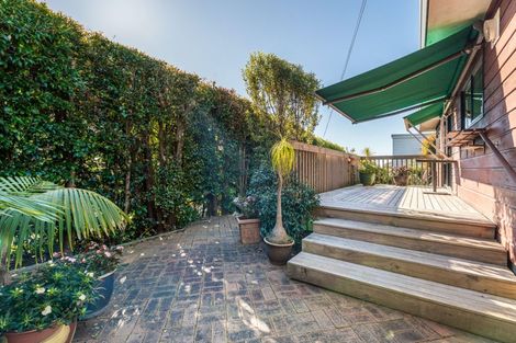 Photo of property in 2/71 Potter Avenue, Northcote, Auckland, 0627