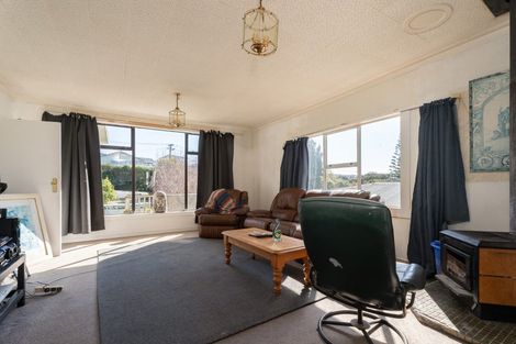Photo of property in 19 Bayview Road, Paremata, Porirua, 5024