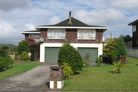 Photo of property in 21 Flagstaff Place, Massey, Auckland, 0614