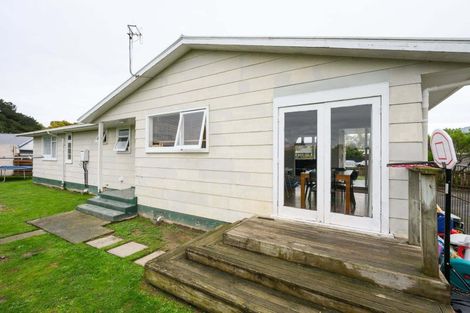 Photo of property in 17 Egmont Place, Westbrook, Palmerston North, 4412
