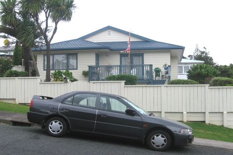 Photo of property in 1/48 Peach Road, Glenfield, Auckland, 0629