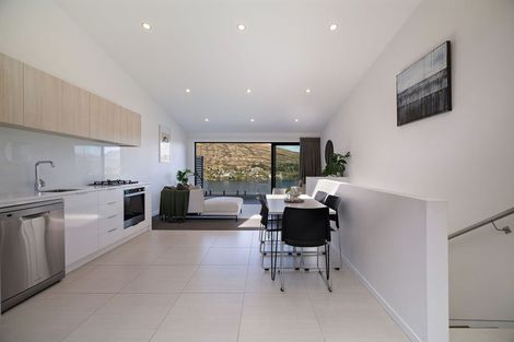 Photo of property in 11 Highlands Close, Queenstown, 9300